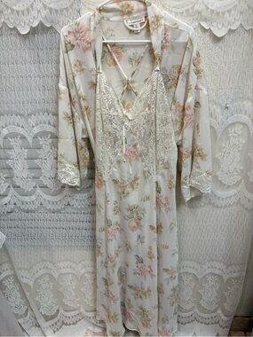 Victoria's Secret Cream Floral Lace Nightgown with Matching Robe